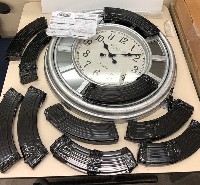 wall clock carregador 4 .jpeg