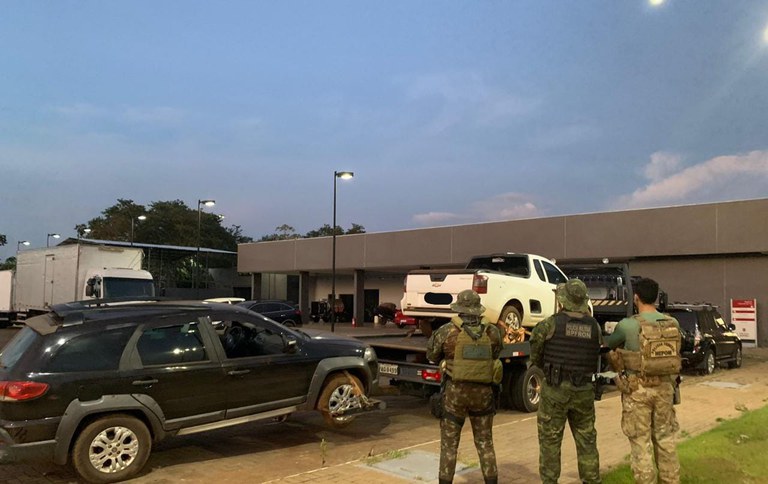 apreensão cigarros asiaticos pr.jpg