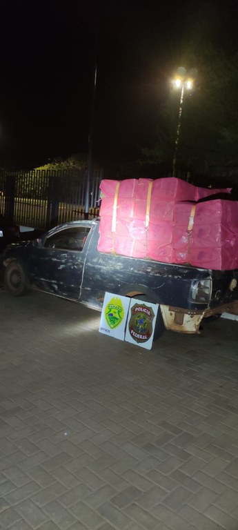 carregamento de cigarros contrabandeados guaira.jpg