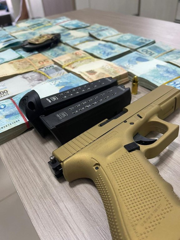 PF apreende mais de R$ 194 mil em espécie e arma de fogo durante operação em MS e no PR opla2.jfif