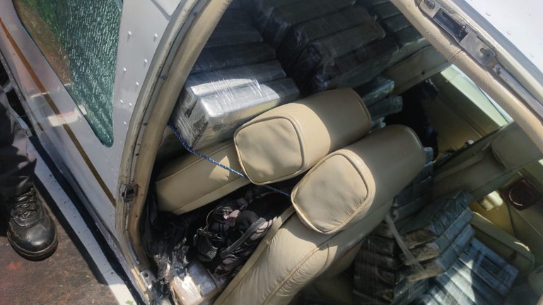 Avião faz pouso forçado carregado com cocaína vindo da fronteira de MS