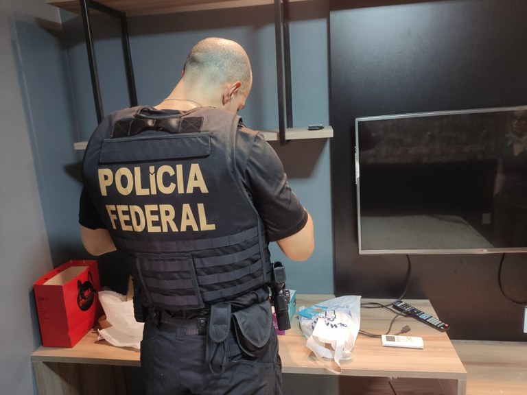 Agentes da Polícia Federal são presos por contrabando de ouro em voos