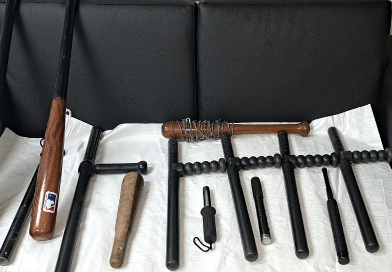 tonfas e porretes.PNG