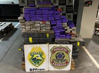 Ação conjunta entre Polícia Militar e Polícia Federal resulta na apreensão drogas e prisão