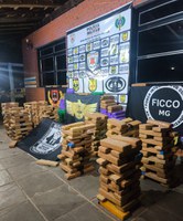 FICCO/MG apreende 1 tonelada de drogas em Prata/MG