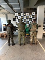 PF, BPFRON e Exército apreendem mais de 338 kg de droga em Guaíra/PR