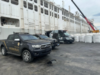 PF e PM/SP realizam fiscalização em embarcações em São Paulo