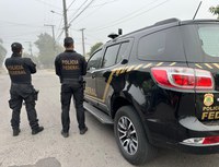 Polícia Federal cumpre mandado judicial em investigação de tráfico de drogas