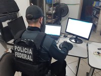 Polícia Federal cumpre mandados de busca e apreensão contra crimes de ódio na internet em Unaí/MG