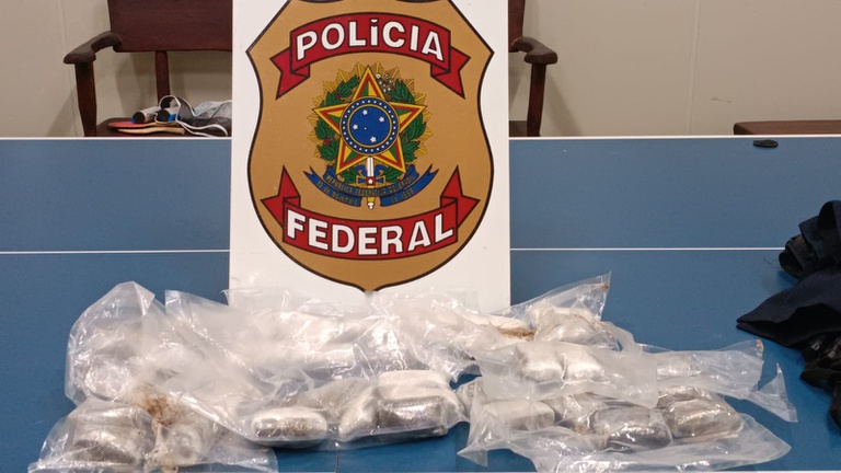 PF e PRF prendem mulher por tráfico de drogas em Casimiro de Abreu/RJ