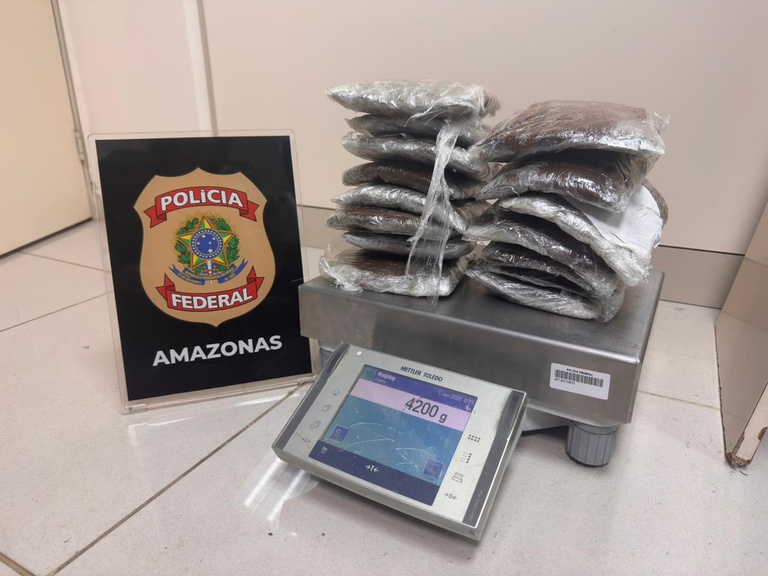 PF intercepta duas tentativas de tráfico de drogas no Aeroporto Internacional de Manaus