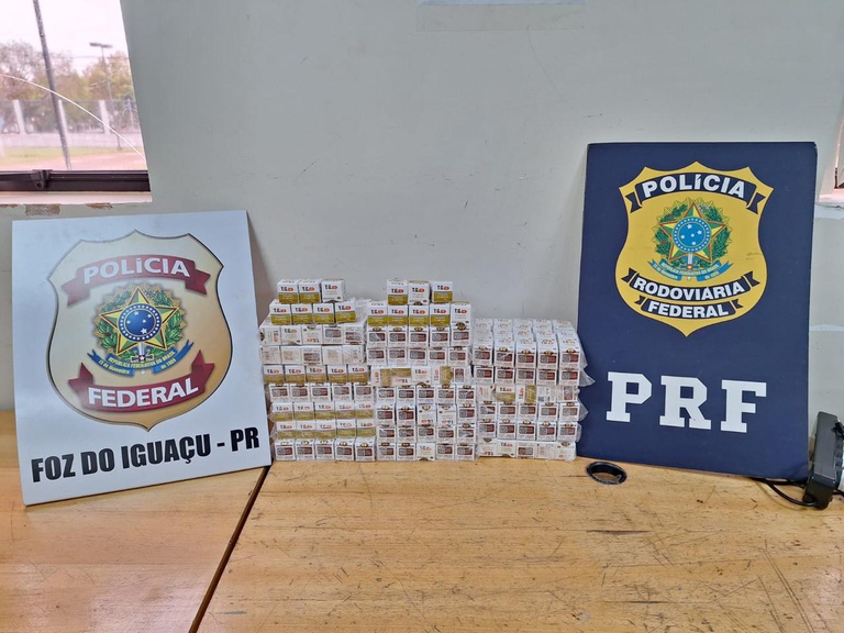 PF e PRF apreendem mais de 1.600 ampolas de medicamento irregular em ônibus na BR-277