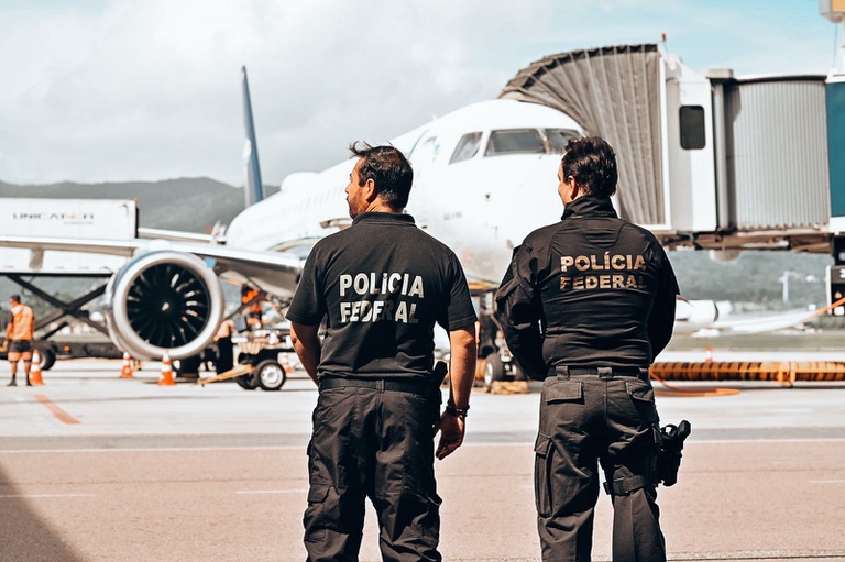 PF prende 13 pessoas e apreende entorpecentes no Aeroporto Internacional de Guarulhos