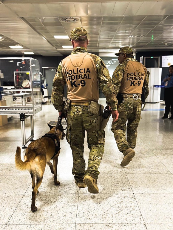 PF prende três pessoas e autua dois indivíduos no Aeroporto de Guarulhos