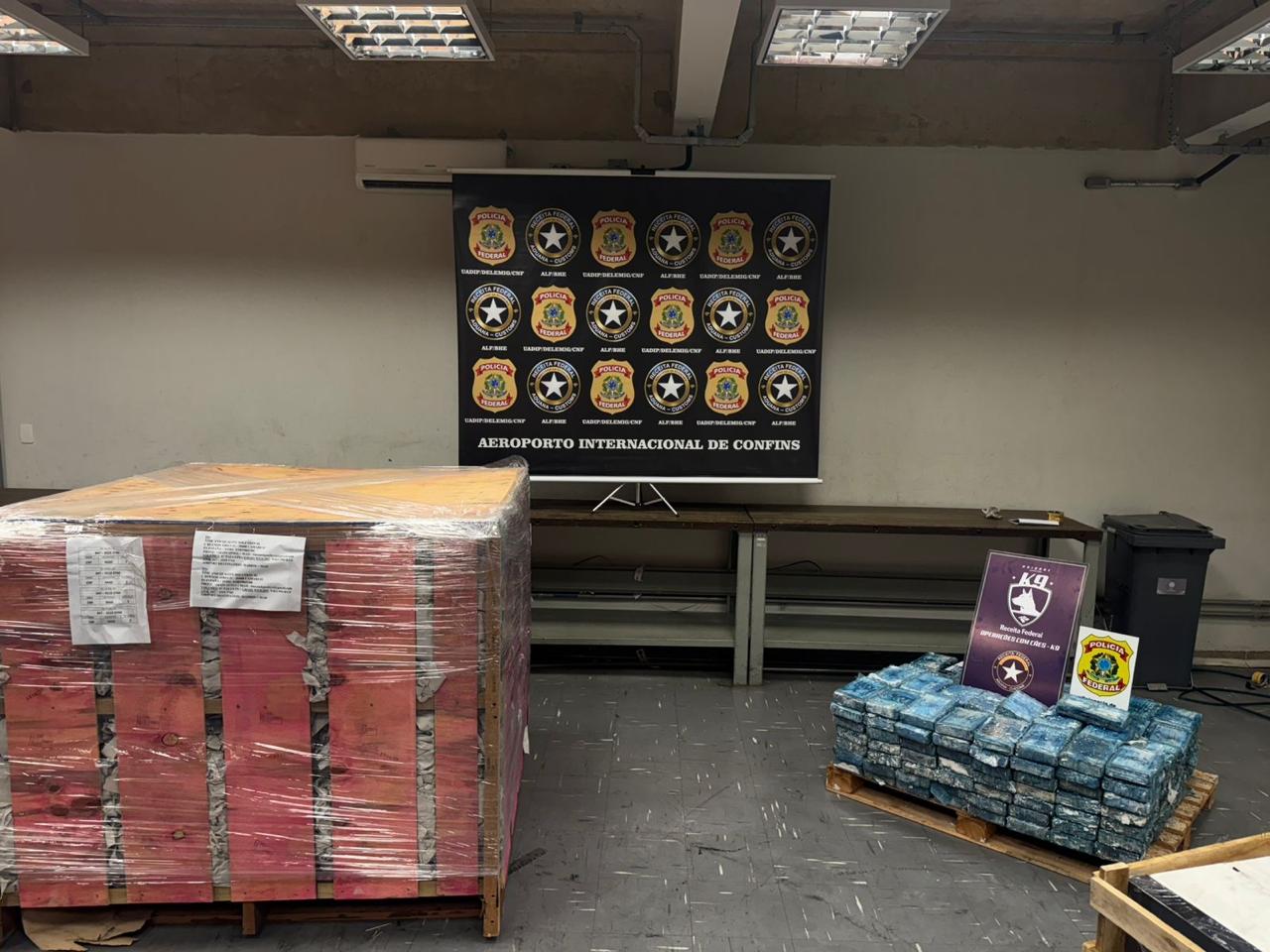 PF e RFB apreendem cerca de 1,2 tonelada de cocaína no Aeroporto de Confins