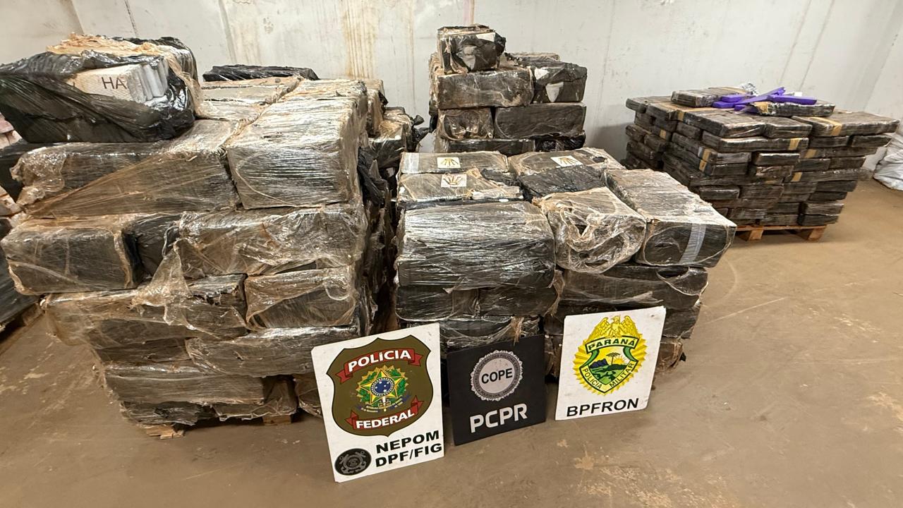 PF prende três pessoas e apreende quase 4 toneladas de droga na fronteira