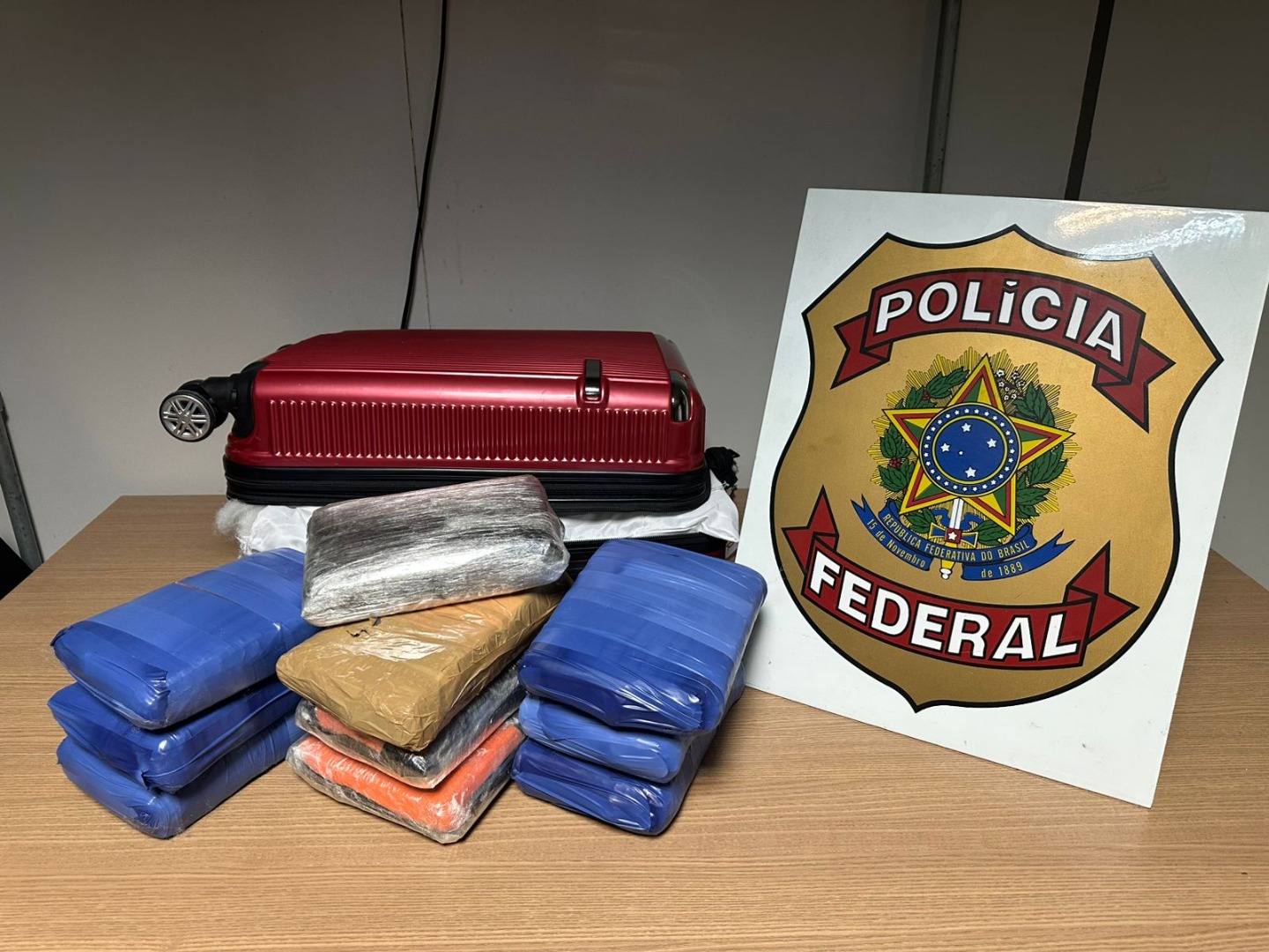 PF apreende 11 kg de maconha no Aeroporto Internacional de Manaus