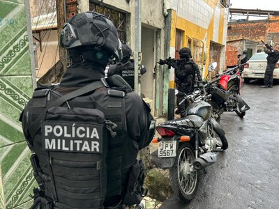 FICCO/BA deflagra operação visando desmobilizar pontos de armazenamento de drogas e armas de fogo em Salvador