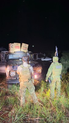 PF e BPFRON apreendem caminhão carregado com cigarros contrabandeados