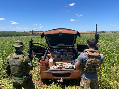 PF e BPFRON apreendem veículo carregado com cigarros contrabandeados em Guaíra/PR