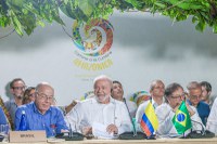 Lula defends union of Amazon countries at meeting in Colombia