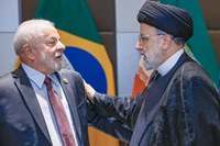 Lula holds a bilateral meeting with the president of Iran in Johannesburg