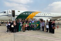 Brazil's presidential plane takes off from Egypt to Brazil with the group rescued from Gaza