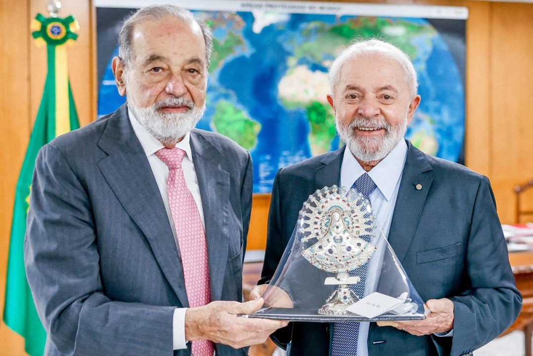 Lula hosted a meeting with Carlos Slim, the founder and comptroller of the America Móvil Group - Grupo América Móvil, at the Planalto Palace. The entrepreneur expects to invest approximately BRL 40 billion in the country in the next five years