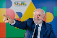 President urges humanitarian treatment of Brazilians repatriated from U.S.