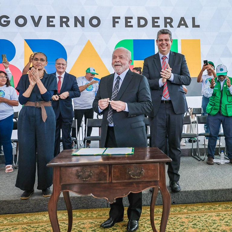 Decretos assinados por Lula foram elaborados a várias mãos, no âmbito do GTT