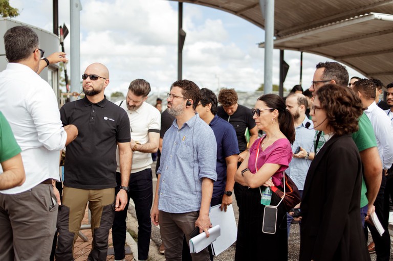 Una misión de la ONU visita una escuela