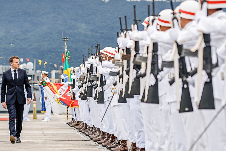 Cerimônia de lançamento ao mar do submarino Tonelero, com a participação do Presidente da República Francesa, Emmanuel Macron