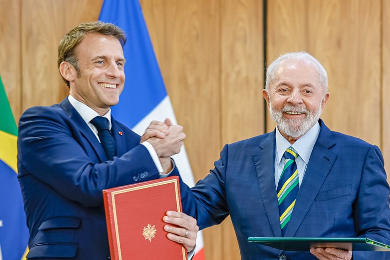 Cerimônia de assinatura de ato