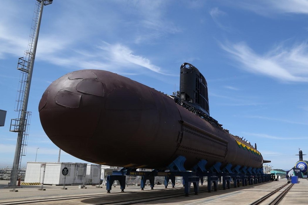 Los presidentes de Brasil y Francia son testigos de lanzamiento al mar del submarino “Tonelero” en Itaguaí (RJ)