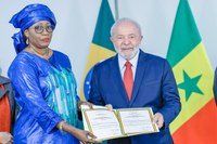 El Presidente Lula recibe a 12 nuevos embajadores en el Palacio de Planalto