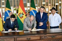 Brasil y Bolivia firman memorándum para la producción de fertilizantes