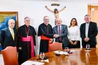El presidente Lula recibe al secretario de Estado del Vaticano