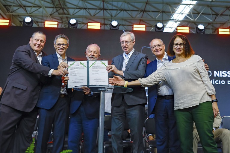 Presidente Lula assina decreto que regulamenta o Programa Mobilidade Verde e Inovação