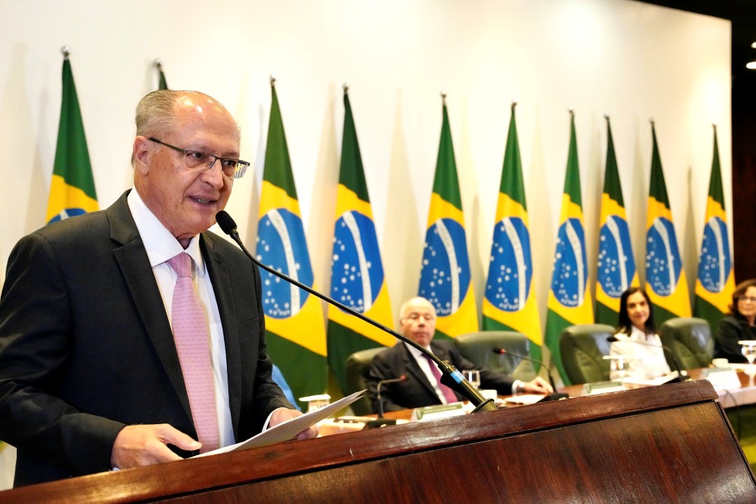 Alckmin lê discurso de Lula.jpg