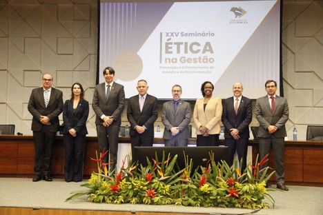 Conselheiros da CEP, representantes da SAJ, AGU e CGU (Foto: George Alcântara - SECEP) 