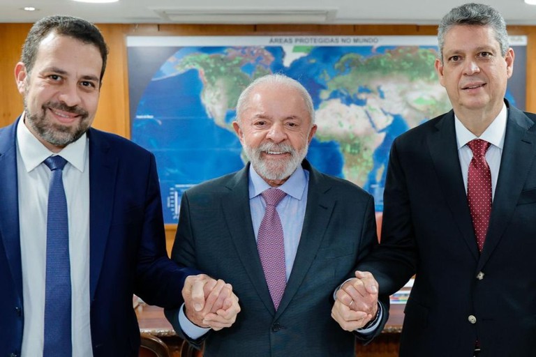 Lula e ministros.jpg