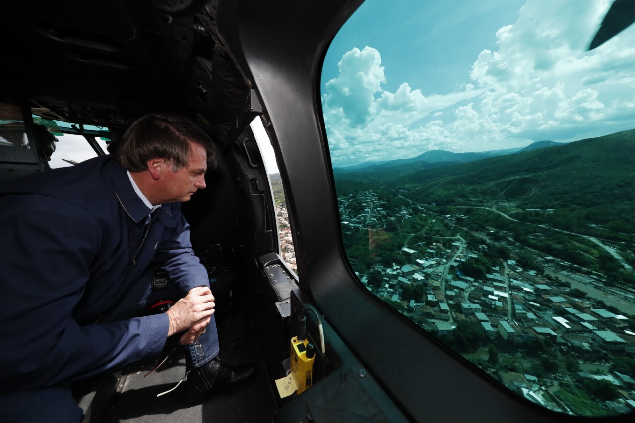 Presidente sobrevoa áreas atingidas pelas fortes chuvas e libera quase R$ 1 bi