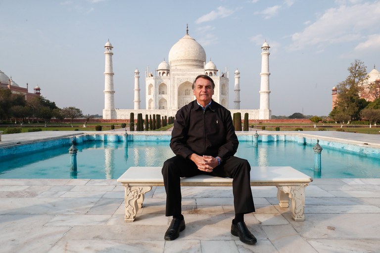 Bolsonaro visita Taj Mahal em última dia de agenda na Índia