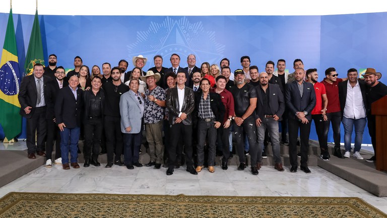 Presidente participa de encontro com artistas sertanejos