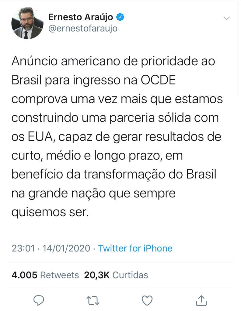 Twitter Ernesto Araújo