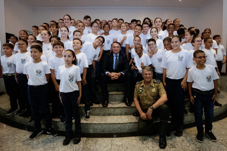 “Aqui terá espaço para todos”, afirma Bolsonaro no lançamento da pedra fundamental do Colégio Militar de SP