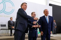 Bolsonaro condecora 14 medalhistas em celebração ao Centenário Olímpico do Brasil