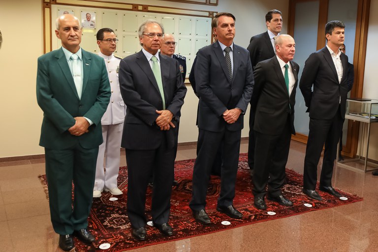 Governo assina acordo com BNDES para fomentar a Base Industrial de Defesa