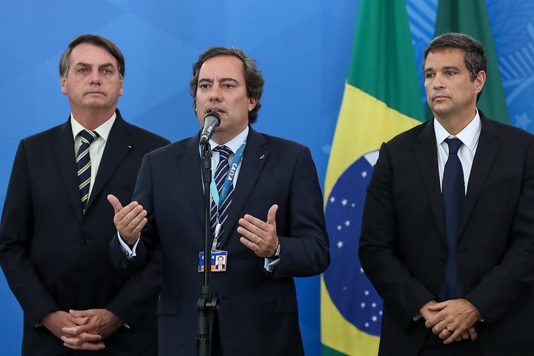 Bancos federais baixam juros e aumentam crédito para dar liquidez à economia