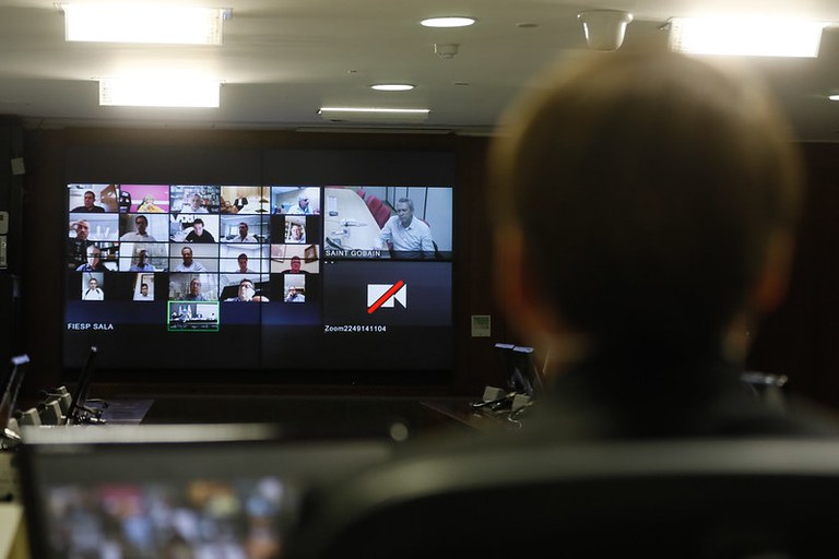 "Economia não pode parar", diz Bolsonaro ao setor produtivo brasileiro